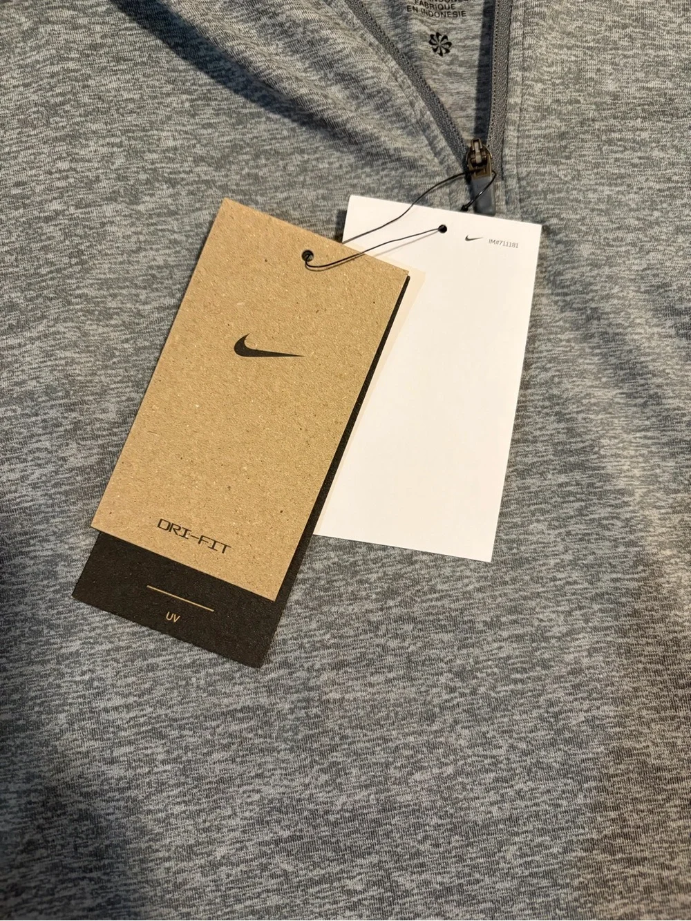 Nike Women’s Heather Gray Long-Sleeve Quarter-Zip Top